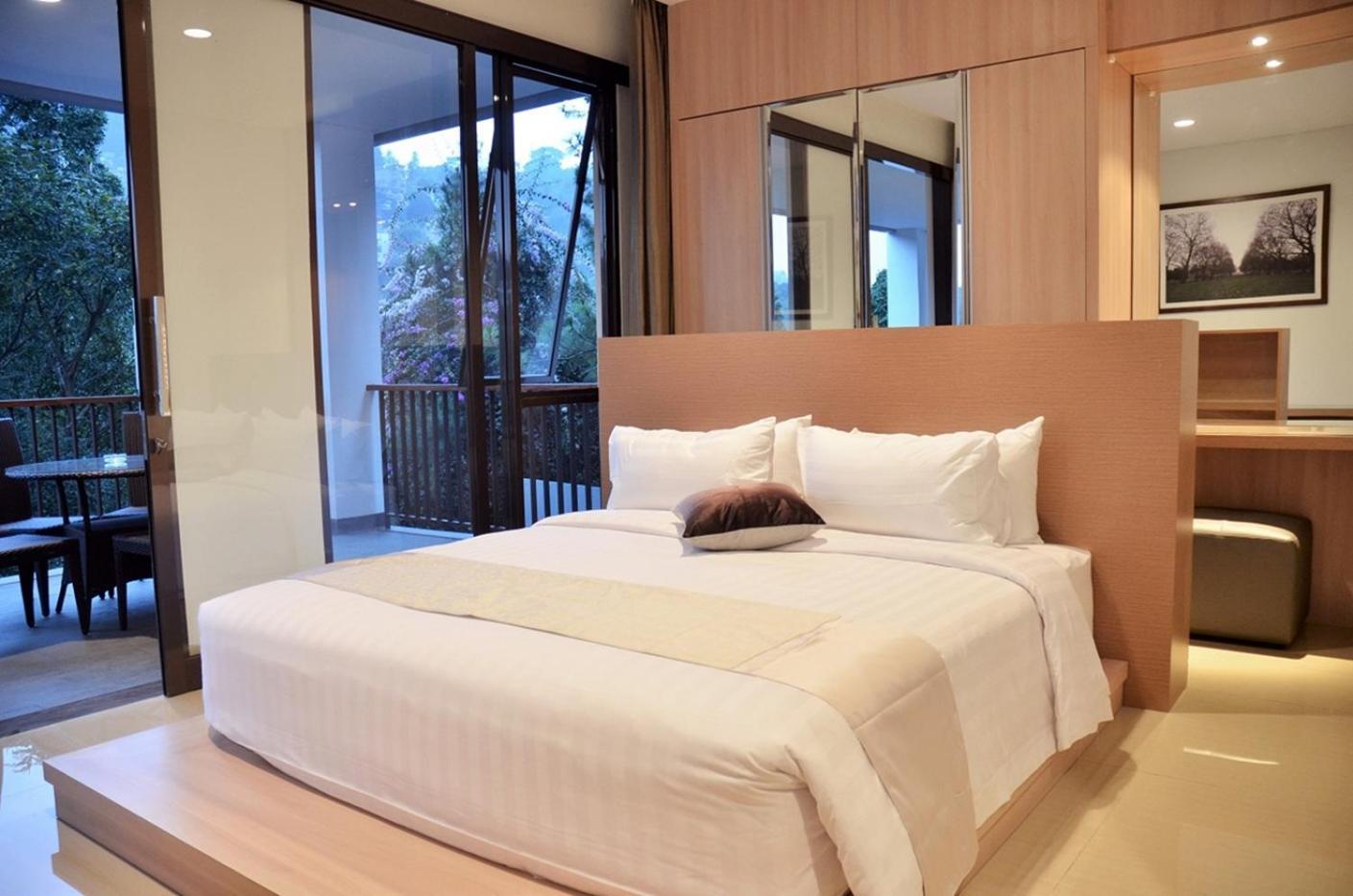 Narwastu Hill View Villa 6 Bedrooms With A Private Swimming Pool Bandung Exterior foto